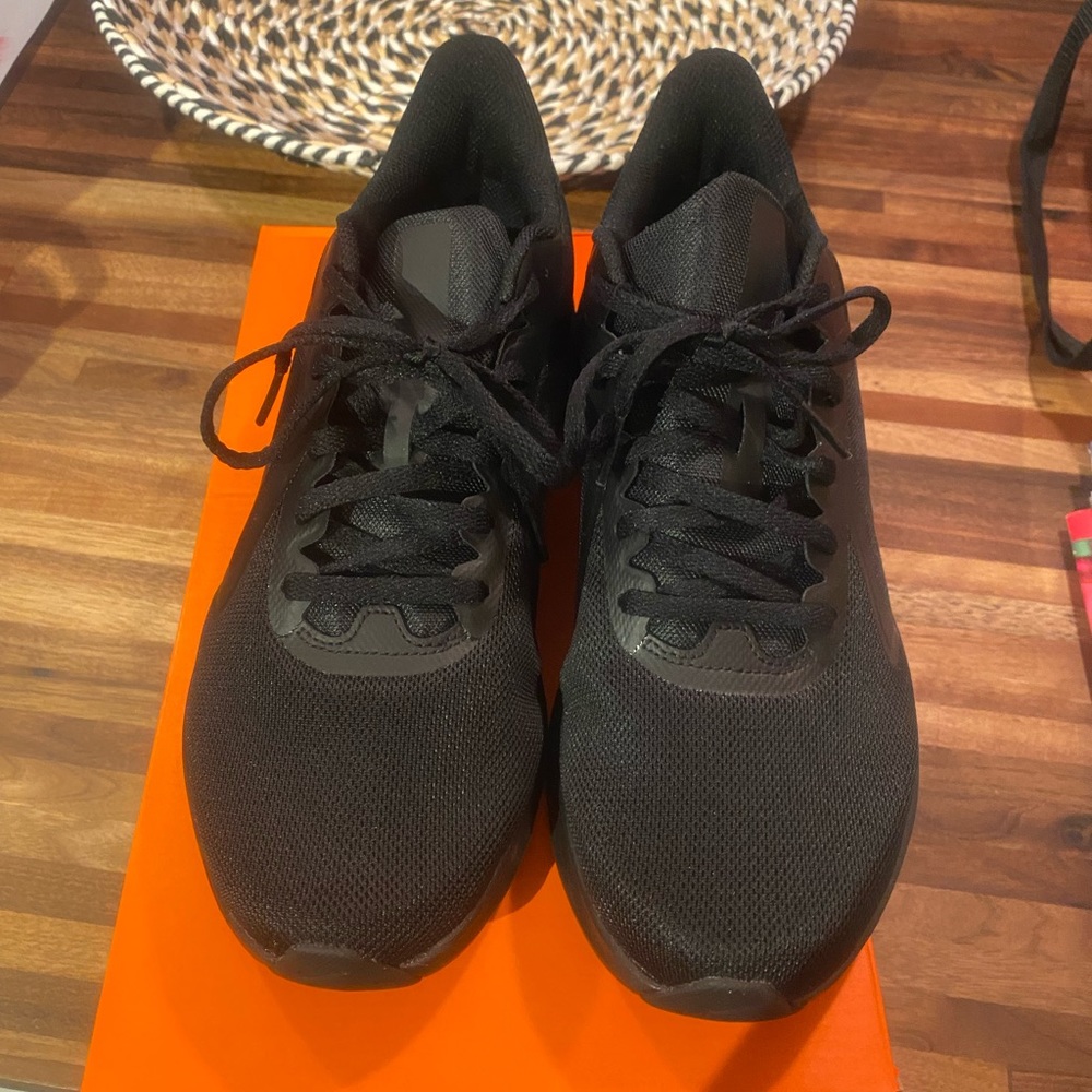 Women’s Nike Downshifter 10, size 9